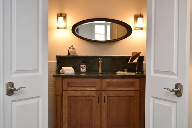 Oda, Özel Banyo (Room 100)
