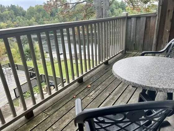 Superior Oda, 1 En Büyük (King) Boy Yatak (Muskoka River View, Has Balcony)