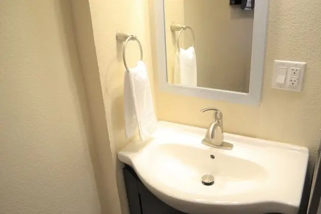 Deluxe Oda, 1 Büyük (Queen) Boy Yatak, Ortak Banyo
