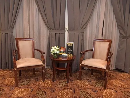 Business Suite Room