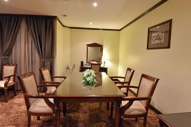 Business Suite Room