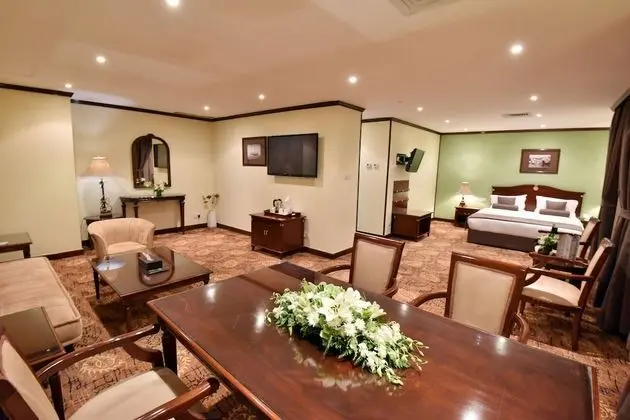 Business Suite Room