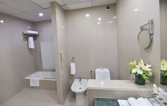 Business Suite Room