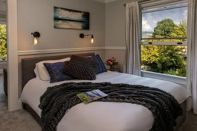 Signature Süit, 1 Büyük (Queen) Boy Yatak ve Çekyat, Sigara İçilmez