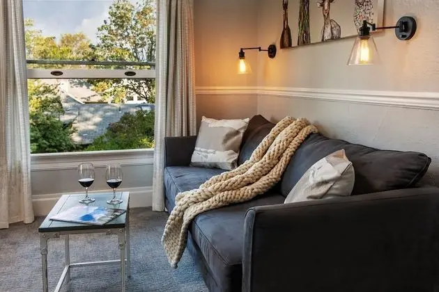 Signature Süit, 1 Büyük (Queen) Boy Yatak ve Çekyat, Sigara İçilmez