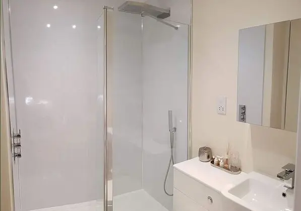 Deluxe Tek Büyük Yataklı Oda, Banyolu/Duşlu