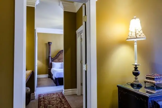 Coach Room 2 Queen Beds
