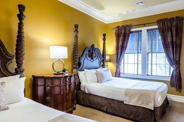 Coach Room 2 Queen Beds