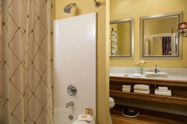 Coach Room 2 Queen Beds