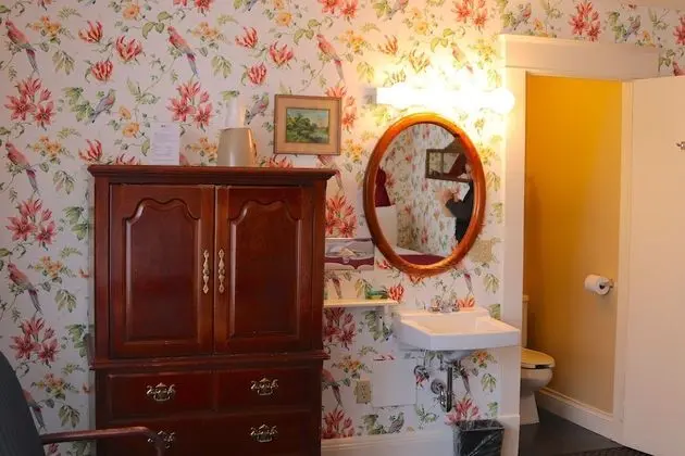 Premium Tek Büyük Yataklı Oda, Banyolu/Duşlu (COLONIAL TWO QUEEN)