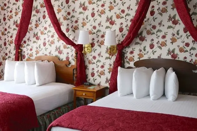 Premium Tek Büyük Yataklı Oda, Banyolu/Duşlu, Göl Manzaralı (VICTORIAN FRONT VIEW)