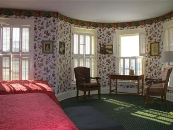 Premium Tek Büyük Yataklı Oda, Banyolu/Duşlu, Göl Manzaralı (VICTORIAN FRONT VIEW)