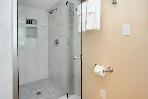 Luxury Oda, 1 En Büyük (King) Boy Yatak, Özel Banyo, Köşe