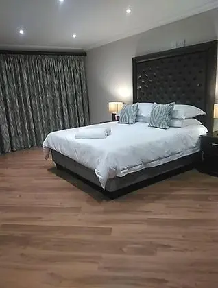 Luxury Tek Büyük Yataklı Oda, Bahçe Manzaralı