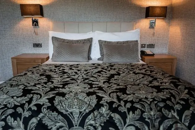 Petite Double Room