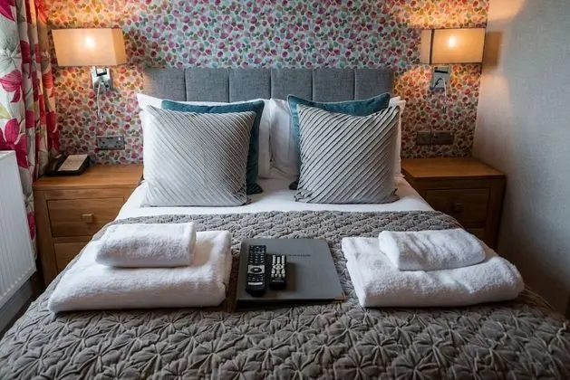 Petite Double Room