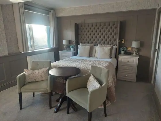 Superior King Size Room