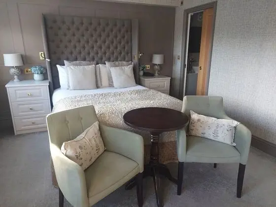 Superior King Size Room