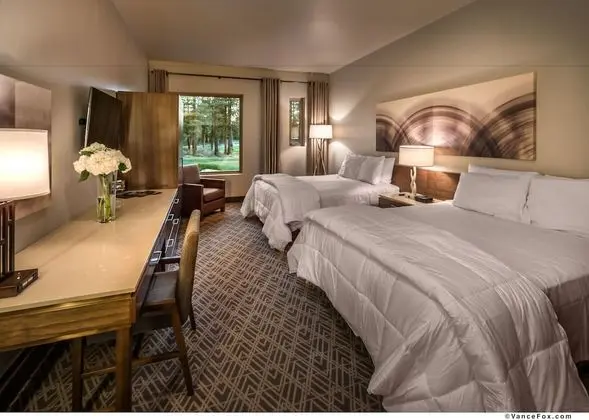 Oda, 2 Büyük (Queen) Boy Yatak, Golf Manzaralı