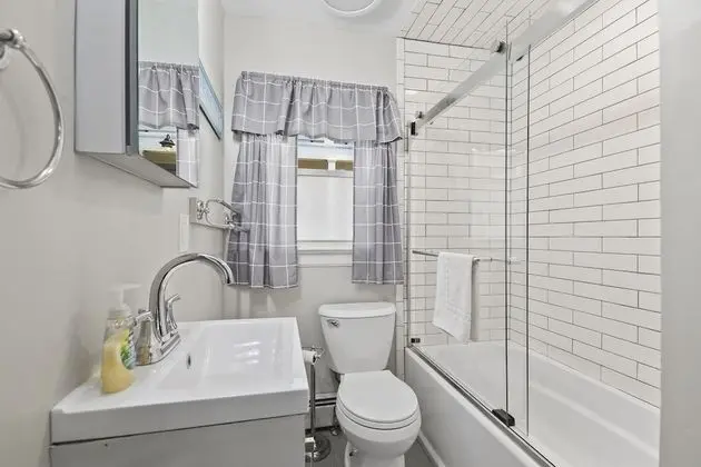 Family Tek Büyük Yataklı Oda, Banyolu/Duşlu, Bahçe Manzaralı (Cottage A)