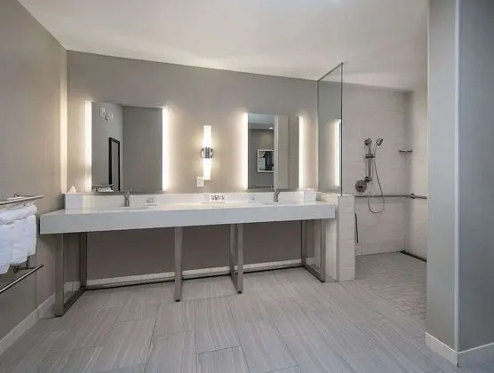 Süit, 1 Yatak Odası, Engellilere Uygun (Mobility & Hearing, Roll-in Shower)