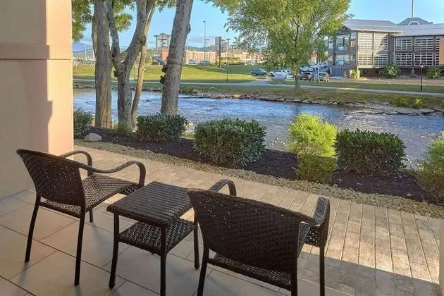 Tek Büyük Yataklı Oda, Balkon, Nehir Manzaralı
