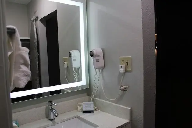 Basic Tek Büyük Yataklı Oda