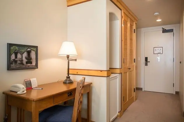 Double Queen, Village View