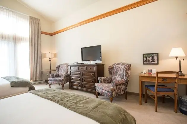 Double Queen, Village View