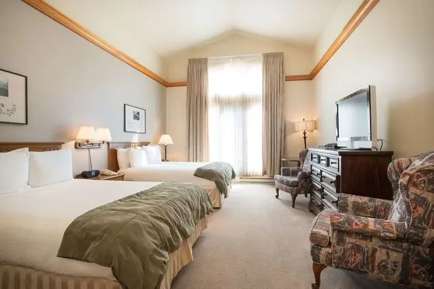 Double Queen, Village View