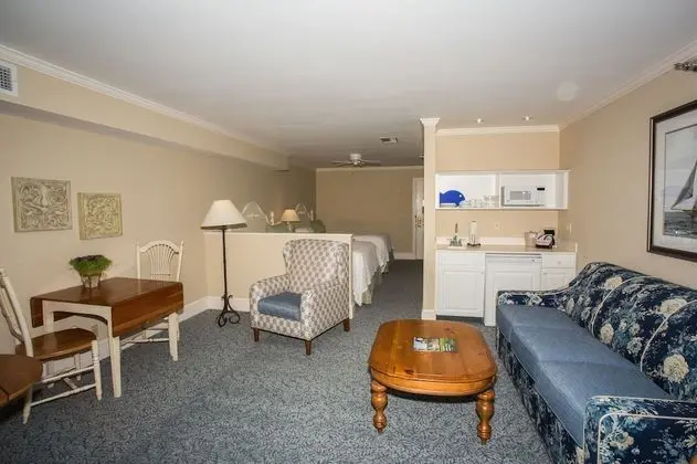 Summer House Studio Suite 2 Queens with Balcony or Patio