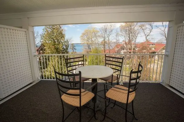 Summer House Studio Suite 2 Queens with Balcony or Patio