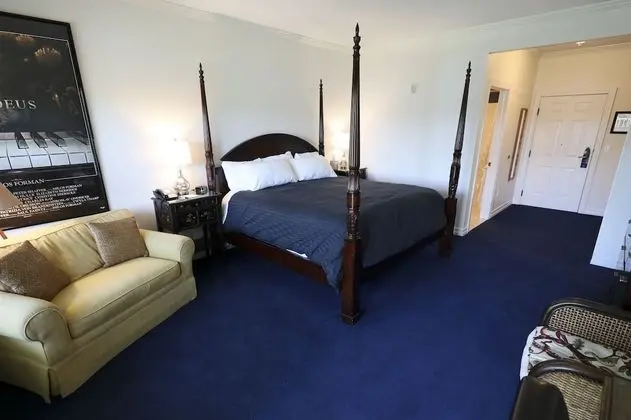 Lakeview Accessible Room