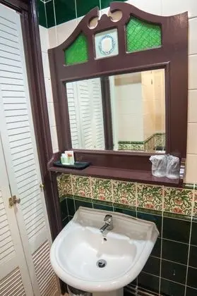 Üç Kişilik Oda