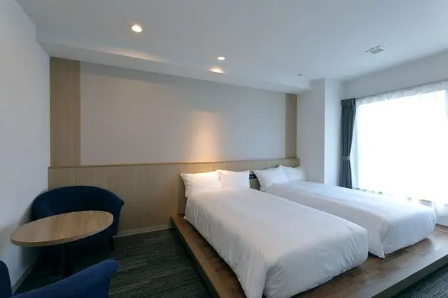 İki Ayrı Yataklı Oda, Sigara İçilmez (Hollywood Twin Room)