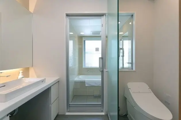 İki Ayrı Yataklı Oda, Sigara İçilmez (Hollywood Twin Room)