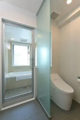 İki Ayrı Yataklı Oda, Sigara İçilmez (Hollywood Twin Room)
