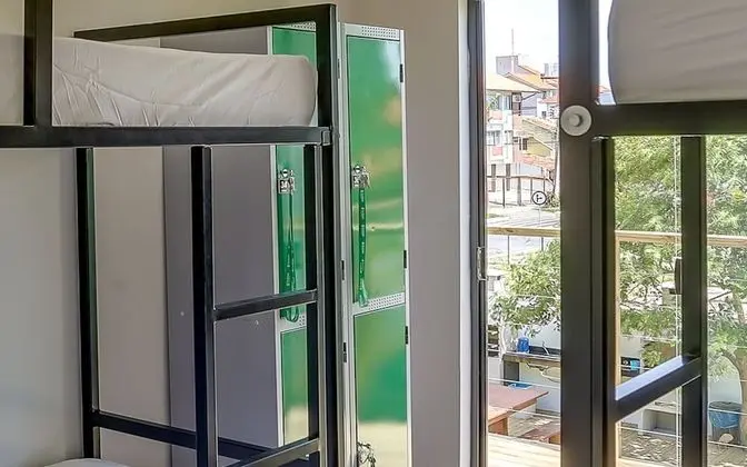 Ortak Ranzalı Oda, Sadece kadınlar için, Sigara İçilmez