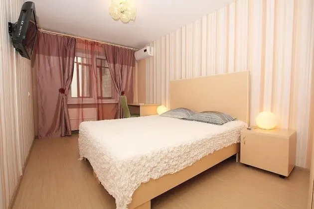 Apart Daire, 1 Yatak Odası, Balkon (on Lenina prospekt, 38)