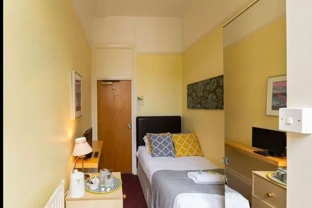 Tek Kişilik Oda, Ortak Banyo (Room 5)