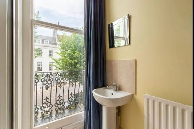 Tek Kişilik Oda, Ortak Banyo (Room 5)