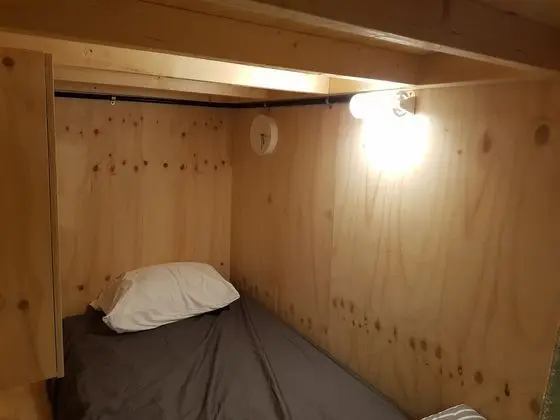 Dört Kişilik Oda, Ortak Banyo