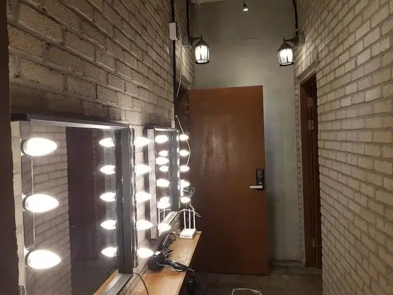Dört Kişilik Oda, Ortak Banyo