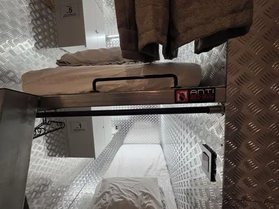 Ortak Ranzalı Oda, Sadece kadınlar için