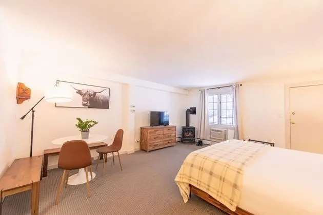 Deluxe Suite, 2 Bedrooms with Fireplace