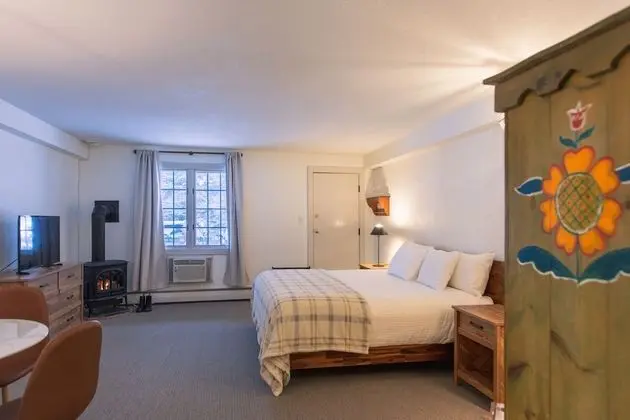 Deluxe Suite, 2 Bedrooms with Fireplace