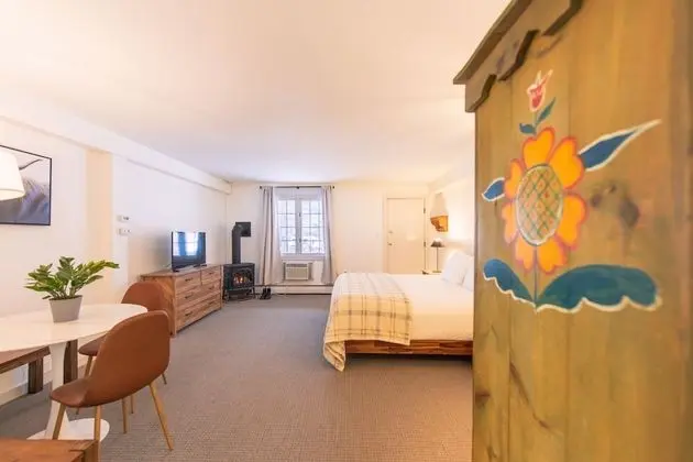Deluxe Suite, 2 Bedrooms with Fireplace