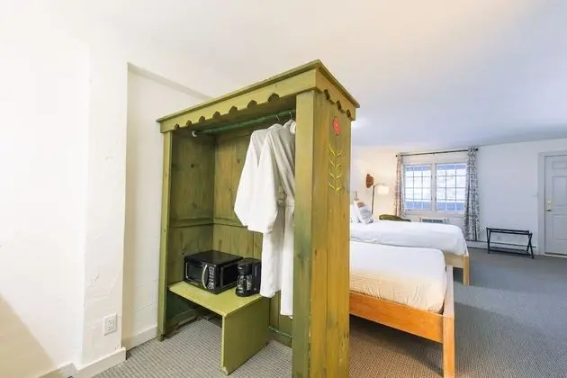 Deluxe Suite, 2 Bedrooms with Fireplace