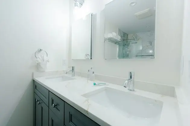 Deluxe Suite, 2 Bedrooms with Fireplace