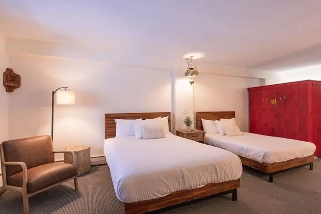 Superior Room- 1 Queen & 1 Double Bed